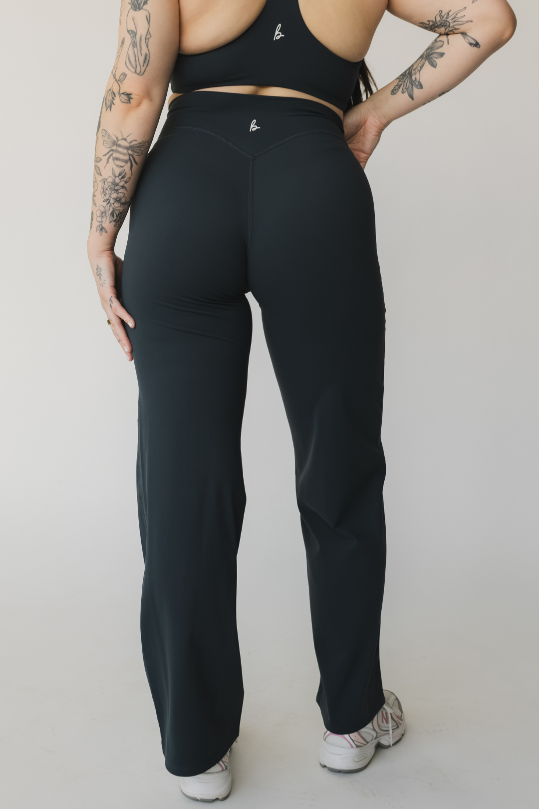 Essentials Wide Leg Pant REGULAR