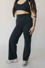 Essentials Wide Leg Pant REGULAR